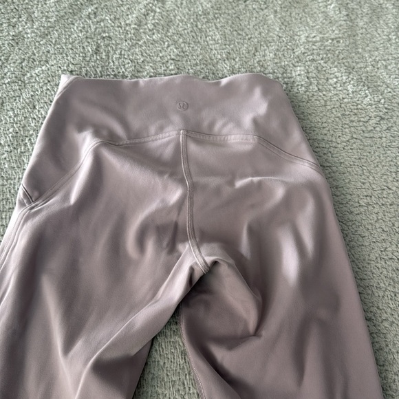 Lululemon Instill High-Rise Tight 25"
Violet Verbena size 4 - Picture 4 of 6
